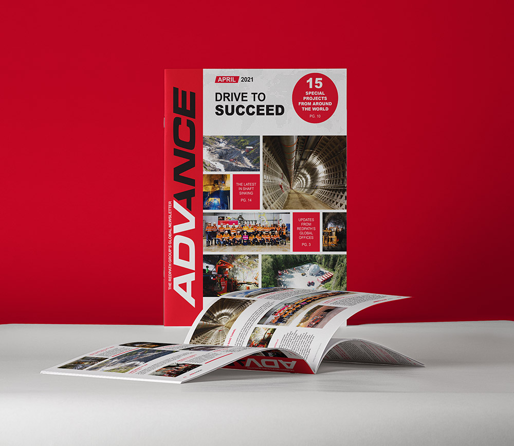 Photo montre la couverture de la publication Advance avec un collage d’images de différents projets à travers le monde.